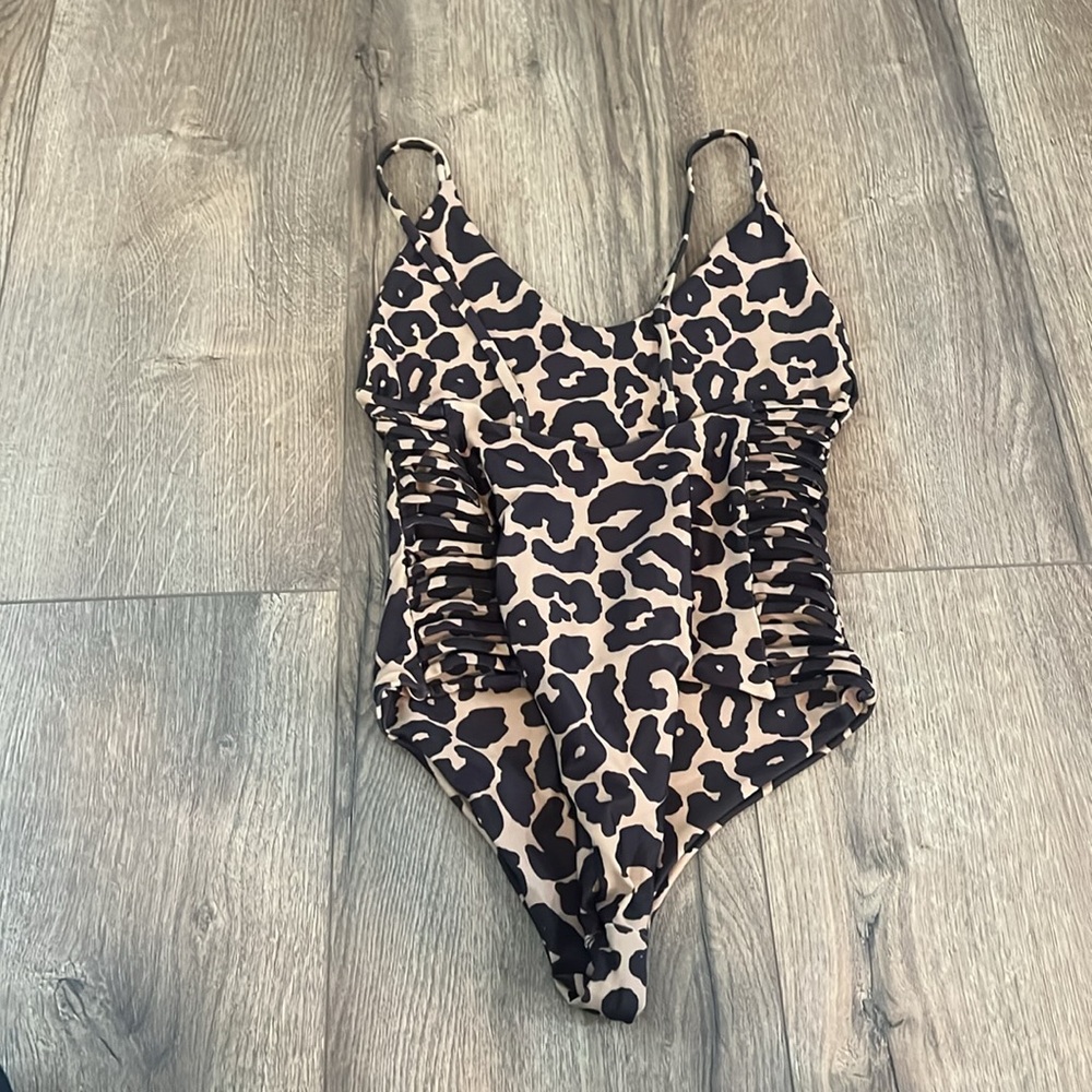 Leopard One Piece - Picture 2 of 3